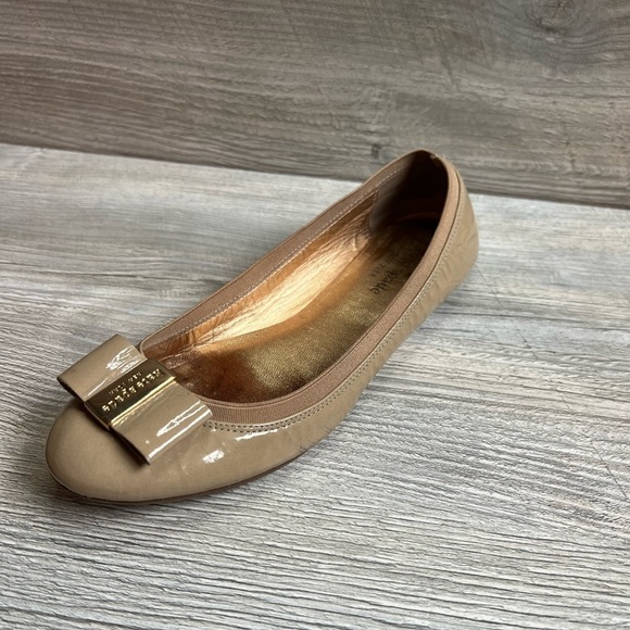 Kate Spade patent leather beige bow ballet flats with gold Kate Spade logo 6.5 - Picture 1 of 12